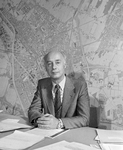 105741 Portret van Jan van der Molen (1926-2020), lid van de gemeenteraad van Utrecht voor het CDA (1970-1982), ...